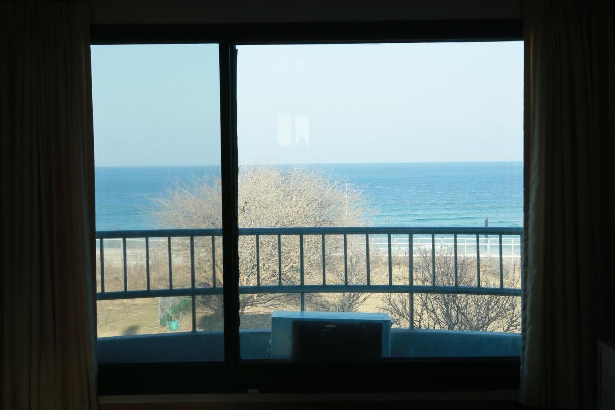 Suitetrails - Mangsang Beach Pension