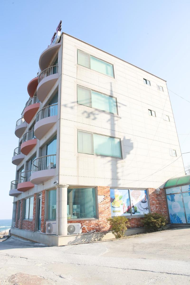 Suitetrails - Mangsang Beach Pension