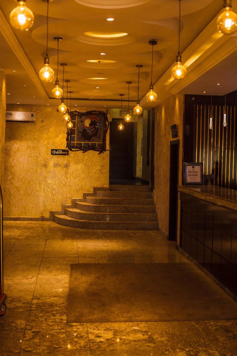 Wizy Hyatt Hotel - Housity