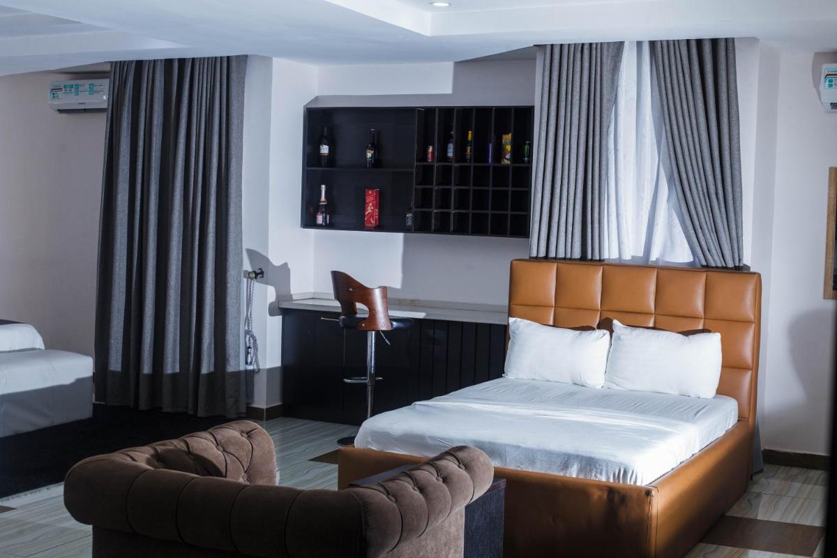 Wizy Hyatt Hotel - Housity