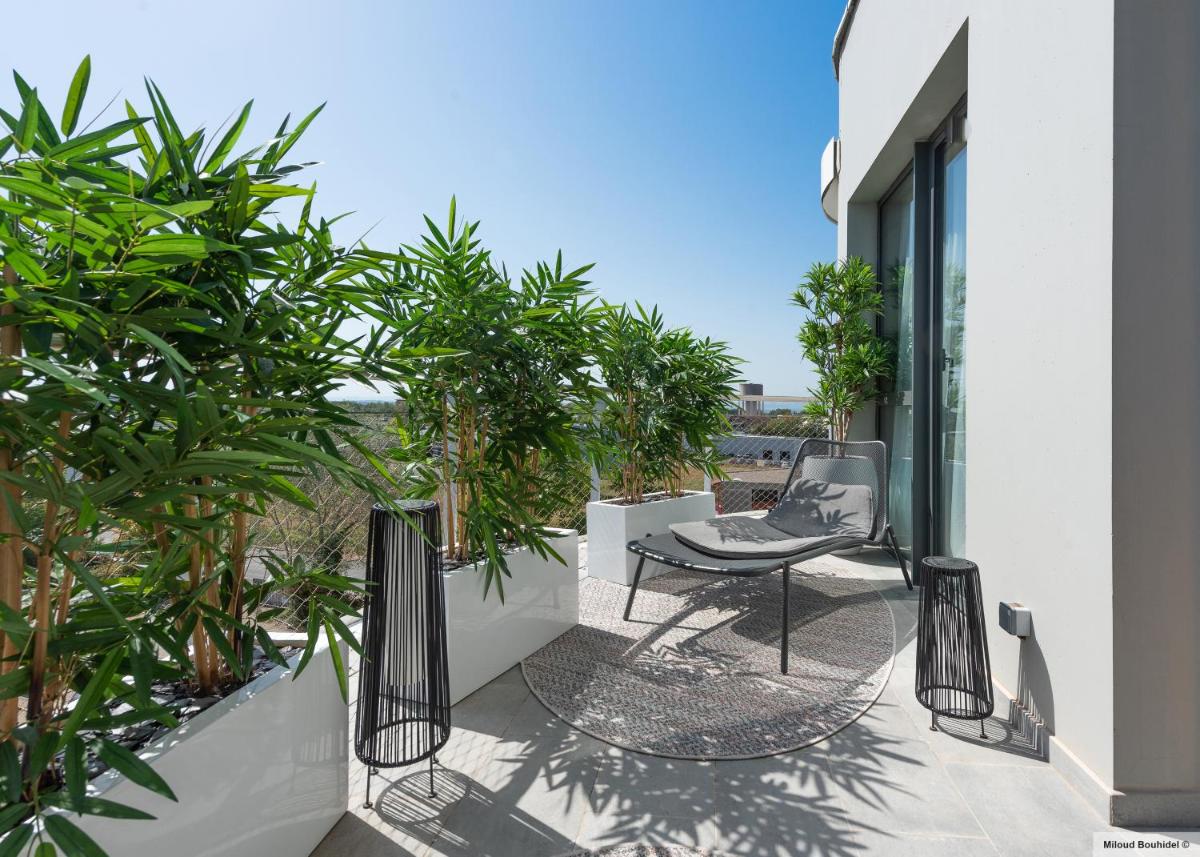 Balcon ou terrasse dans l'établissement GOLDEN TULIP LYON OUEST TECHLID Hotel & Spa