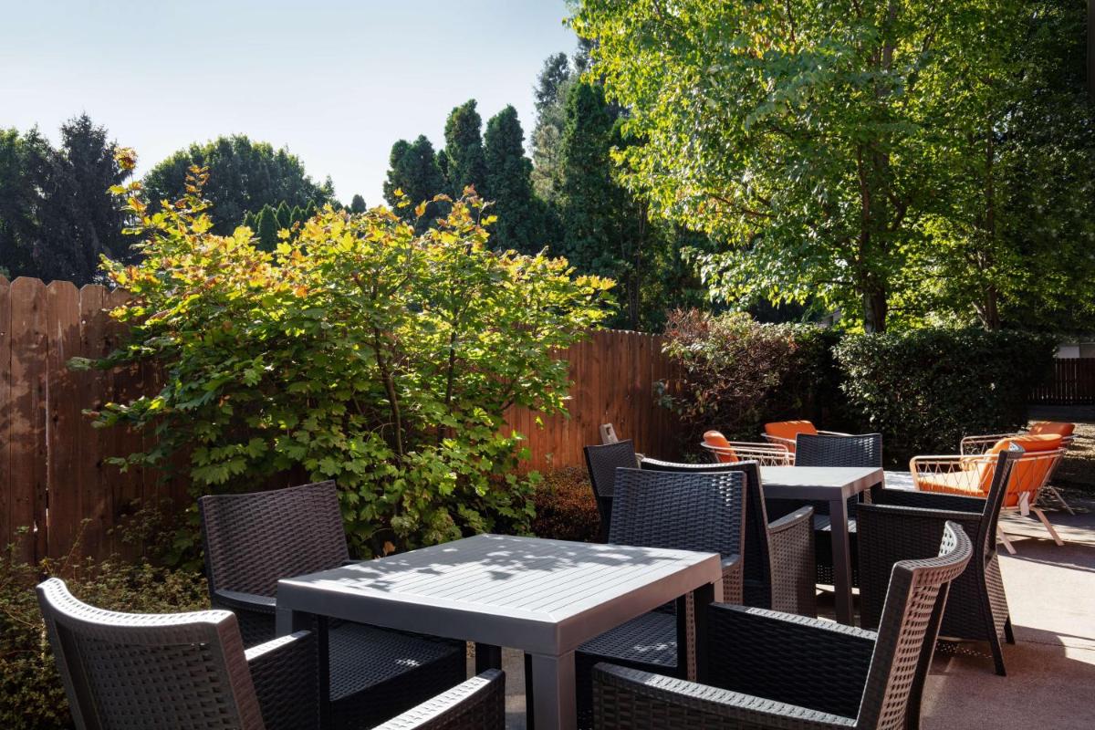 Hampton Inn Medford - Housity