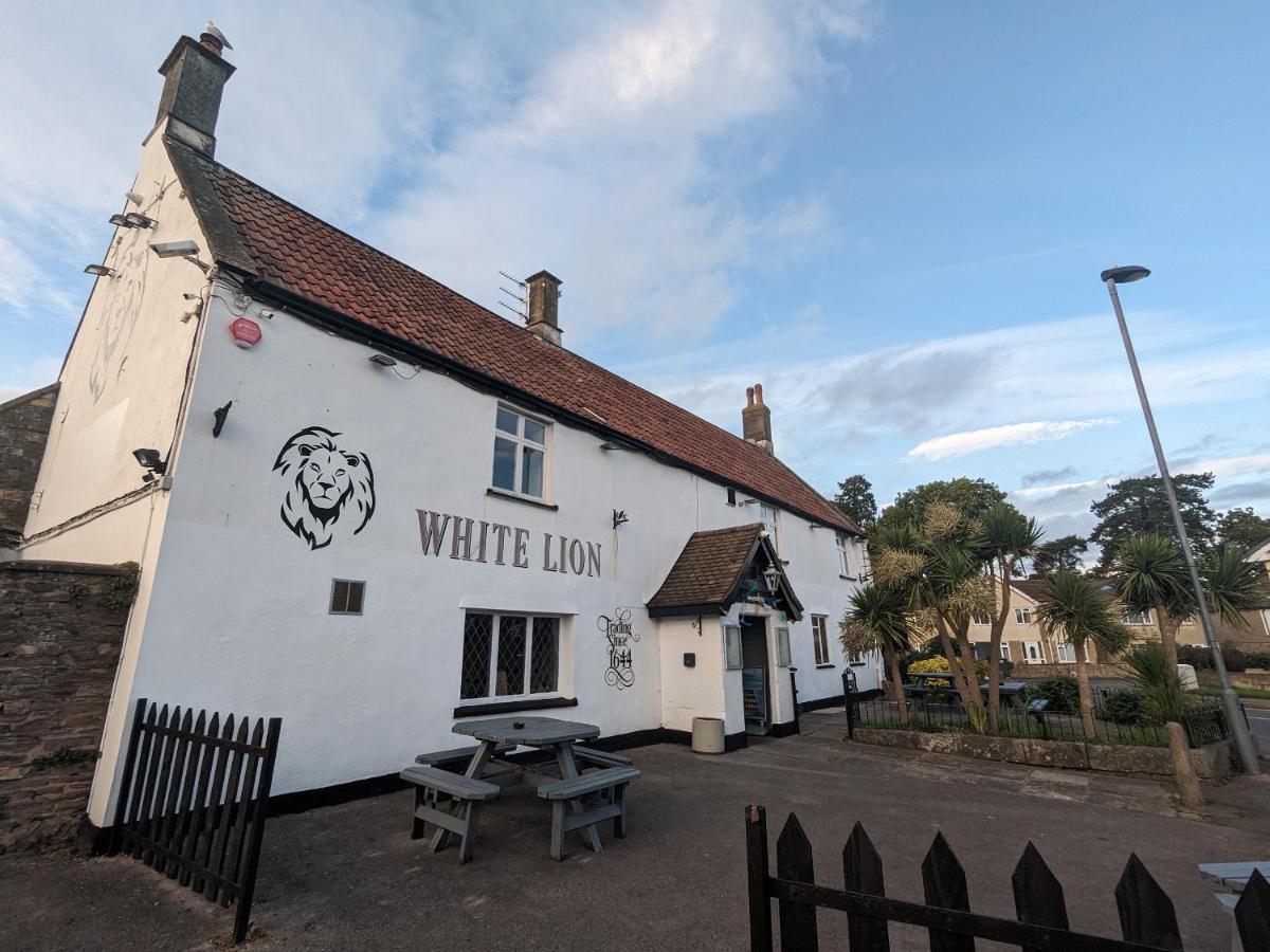 The White Lion Yate - Double ensuite with Kitchenette - Housity