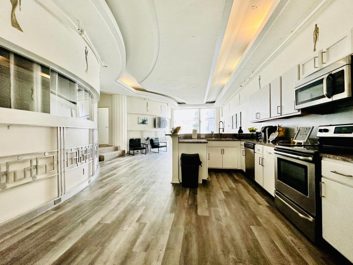 Executive Vacation Suite for 4 - Housity