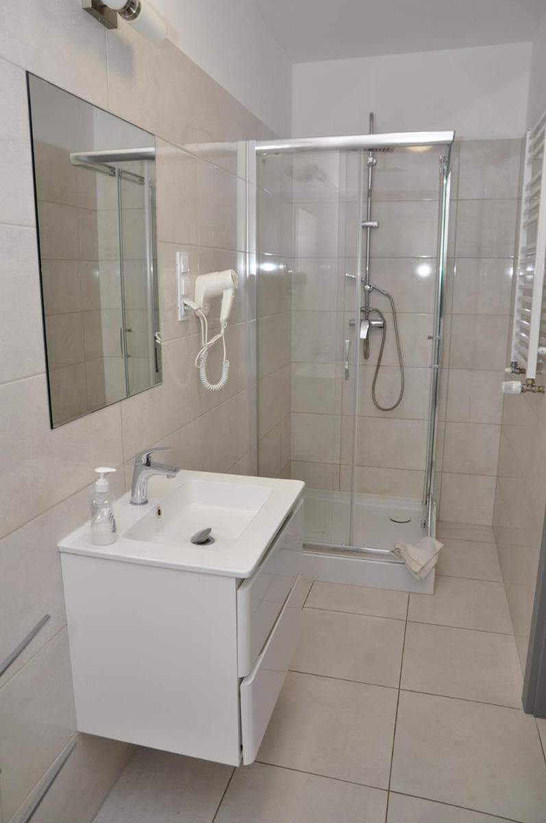 Pokoje, Apartamenty, Restauracja Marcus - Housity