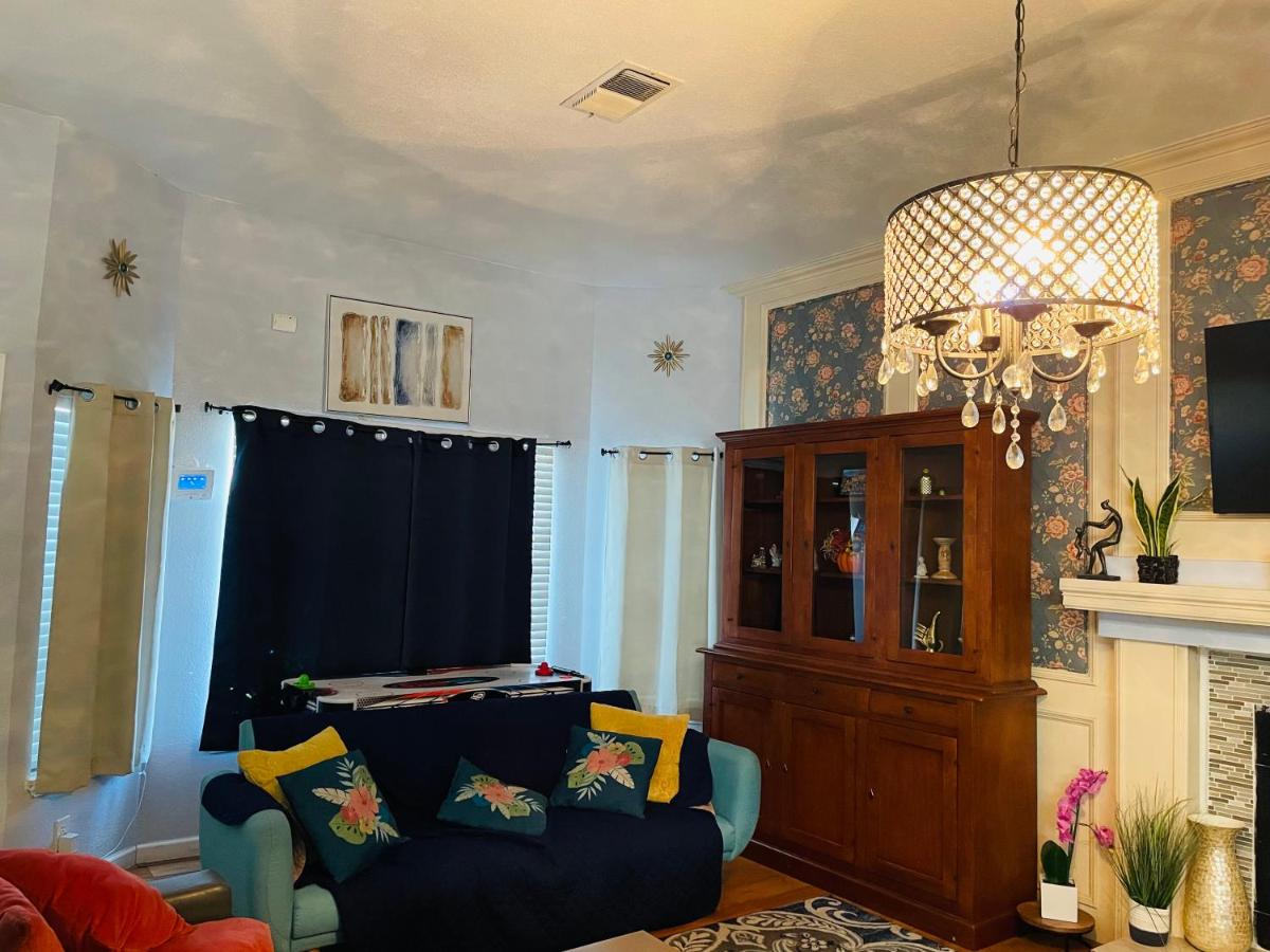 Suitetrails - San Antonio Comfort 4 Bedroom 3 Bath home 5 Mins from Sea World