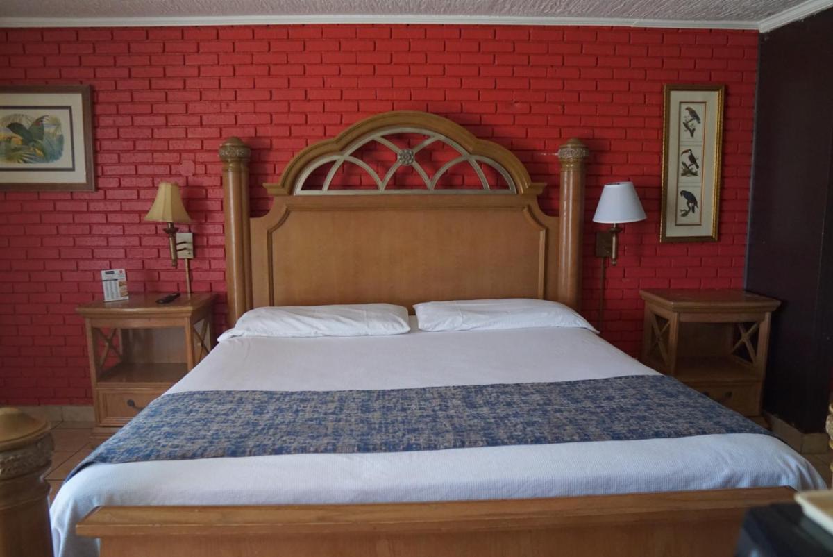 La Hacienda Hotel - Housity