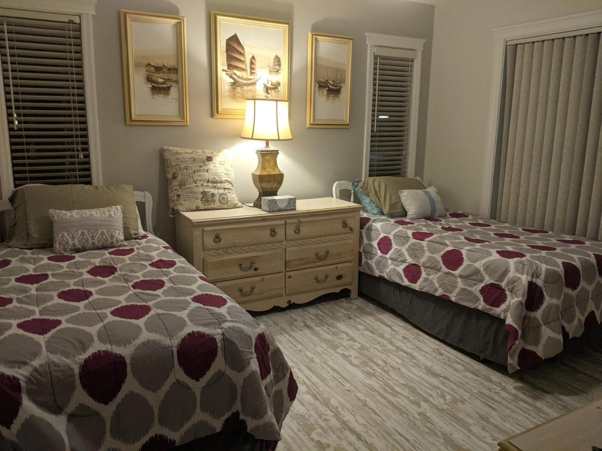 LUX VILLAs on beautiful Palmer Ranch - Housity