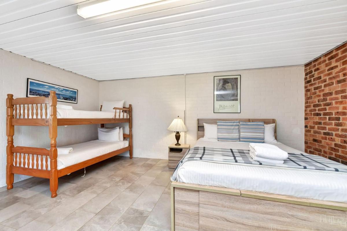 Noble Willow Studio Lovedale. A Cosy Unique Wine Country Refuge - Housity