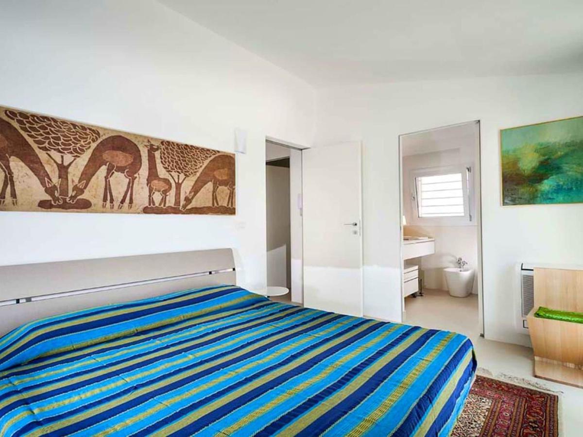 Luxury Holiday Home in Portopalo di Capo Passero with Pool - Housity