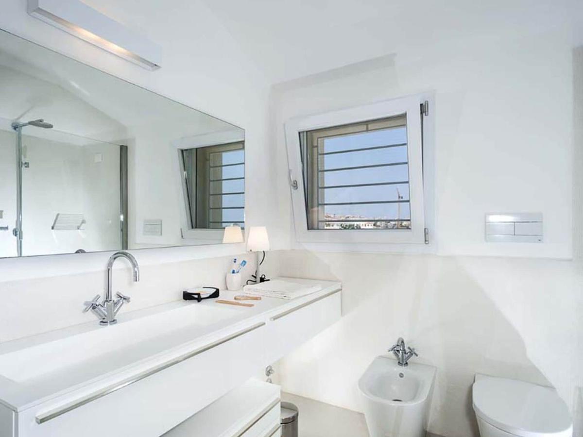 Luxury Holiday Home in Portopalo di Capo Passero with Pool - Housity