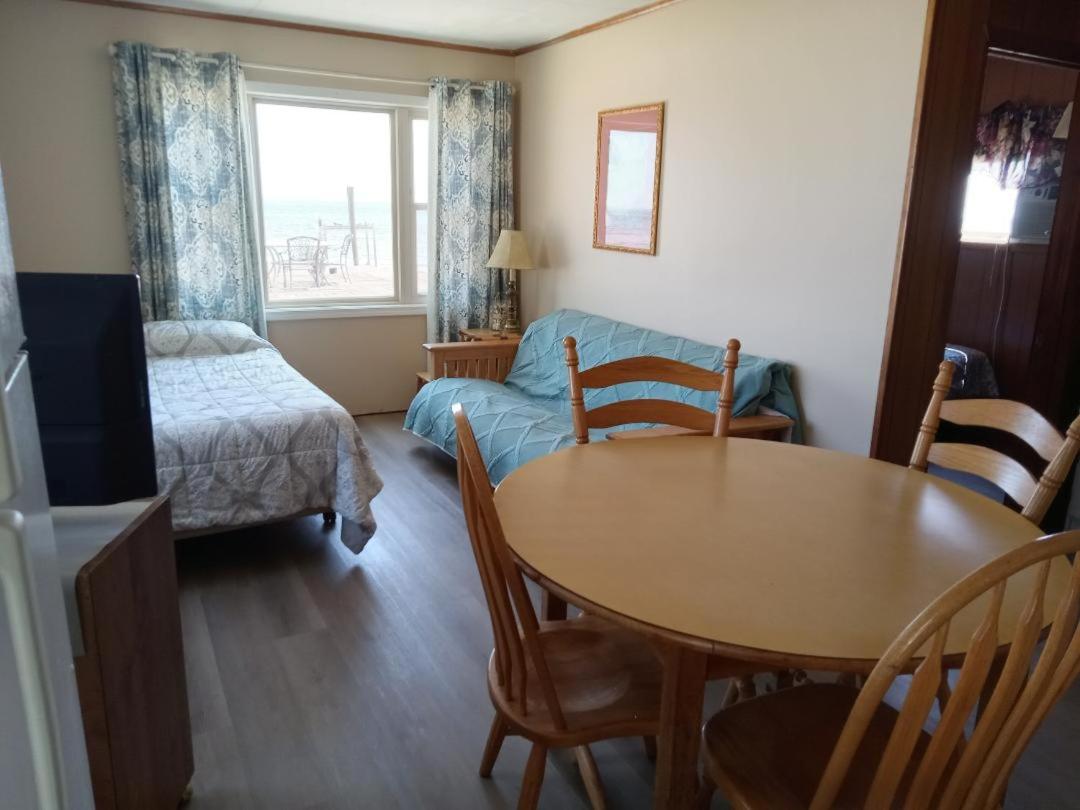 Pine Haven Beach Resort - Housity