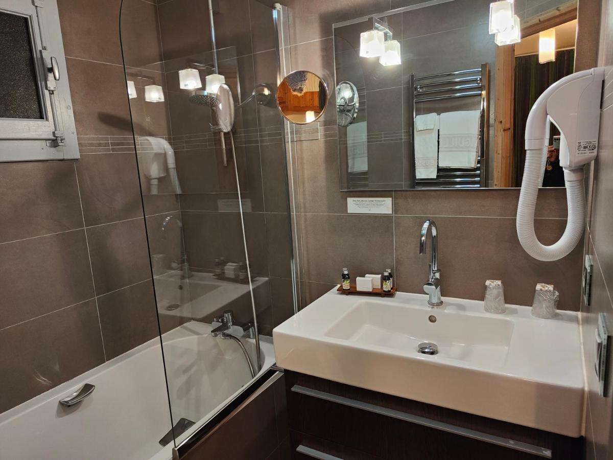 Salle de bains dans l'établissement Aiguille du Midi - Hôtel & Restaurant
