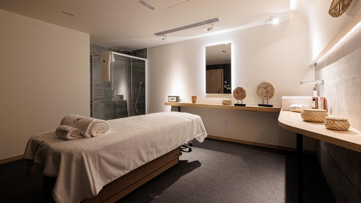 Un ou plusieurs lits dans un hébergement de l'établissement Domaine de Dolomieu Hotel & Spa - BW Premier Collection