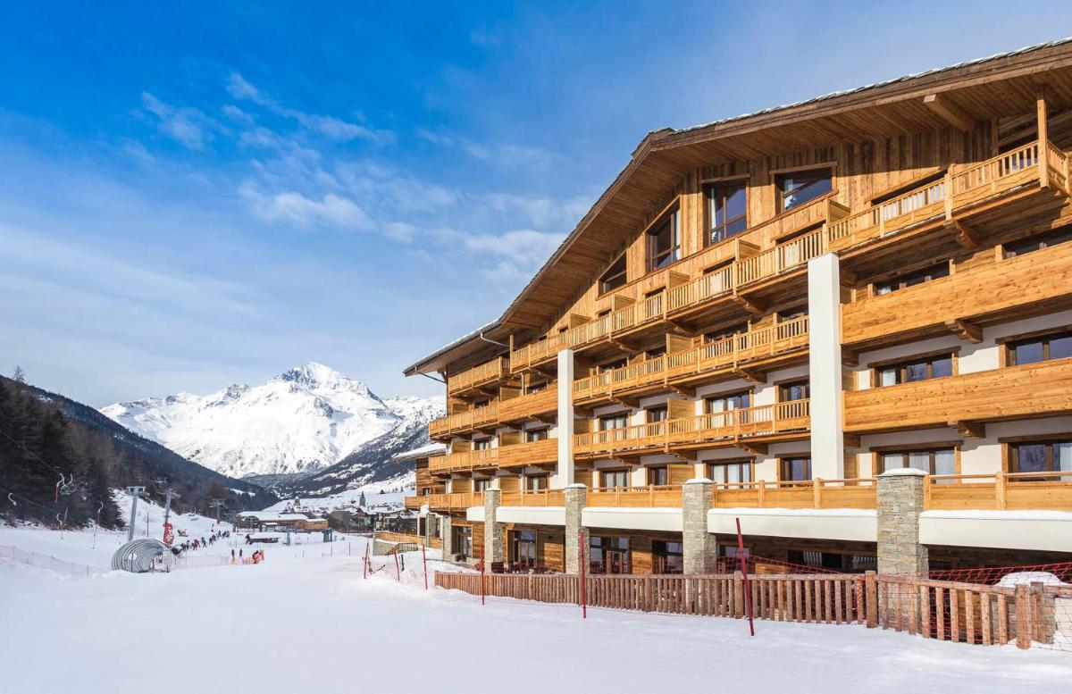 Vue générale sur la montagne ou vue sur la montagne depuis l'hôtel