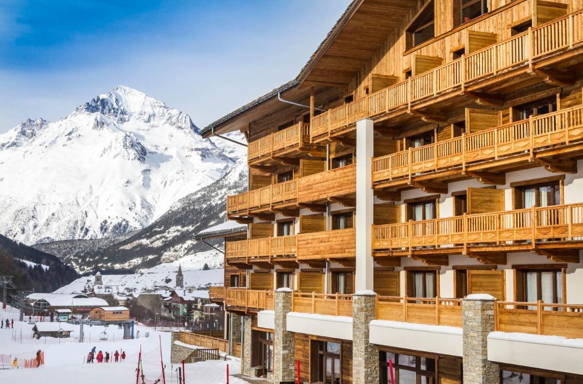 Vue générale sur la montagne ou vue sur la montagne depuis l'hôtel