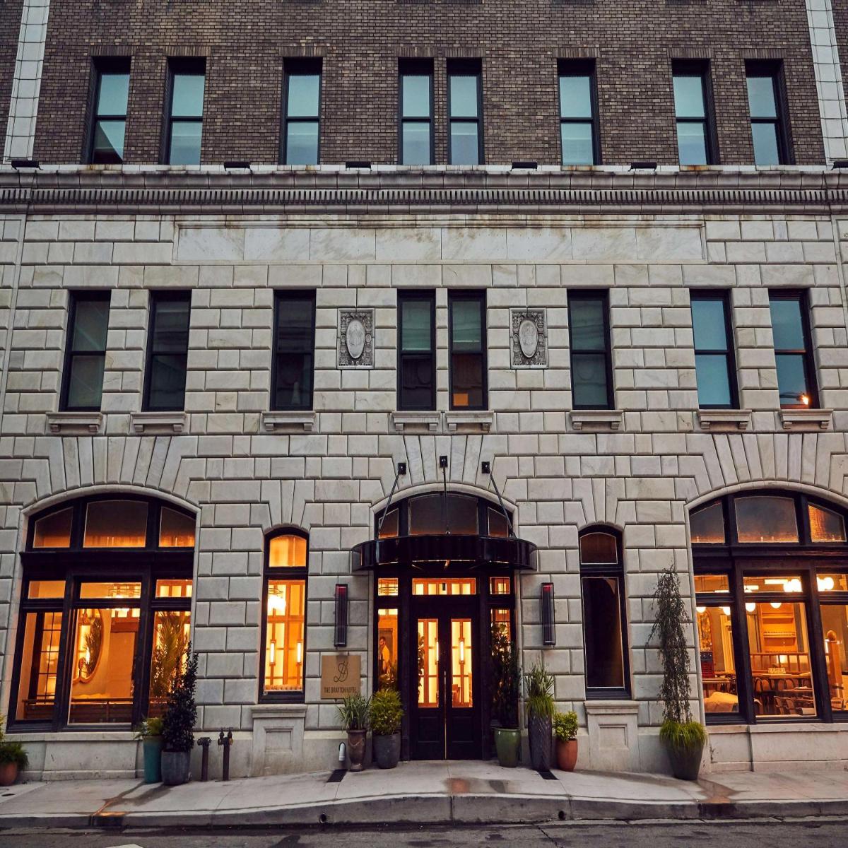 The Drayton Hotel Savannah, Curio Collection by Hilton - Housity