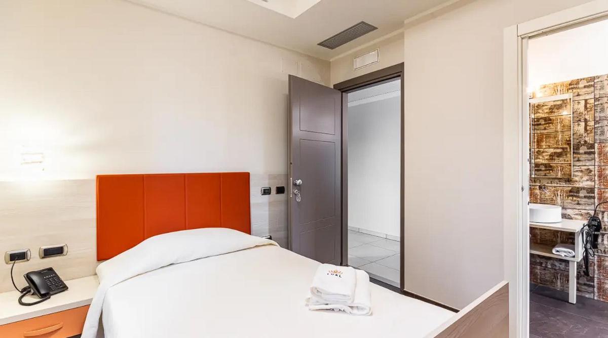 LUAL Bleisure Hotel - Housity