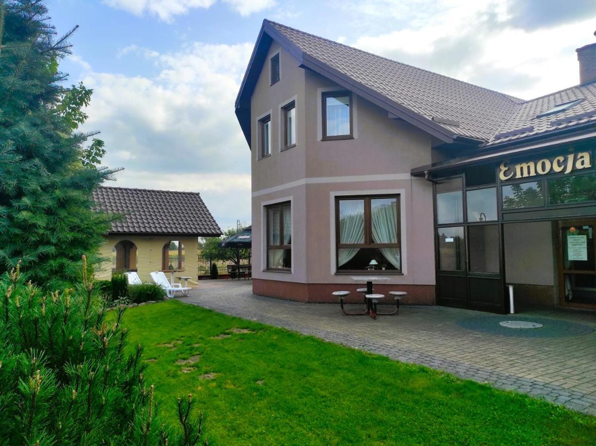 Pokoje Gościnne \"EMOCJA\" - Housity