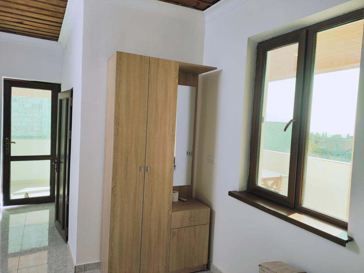 Suitetrails - APEX Rest house of 5 rooms and pool