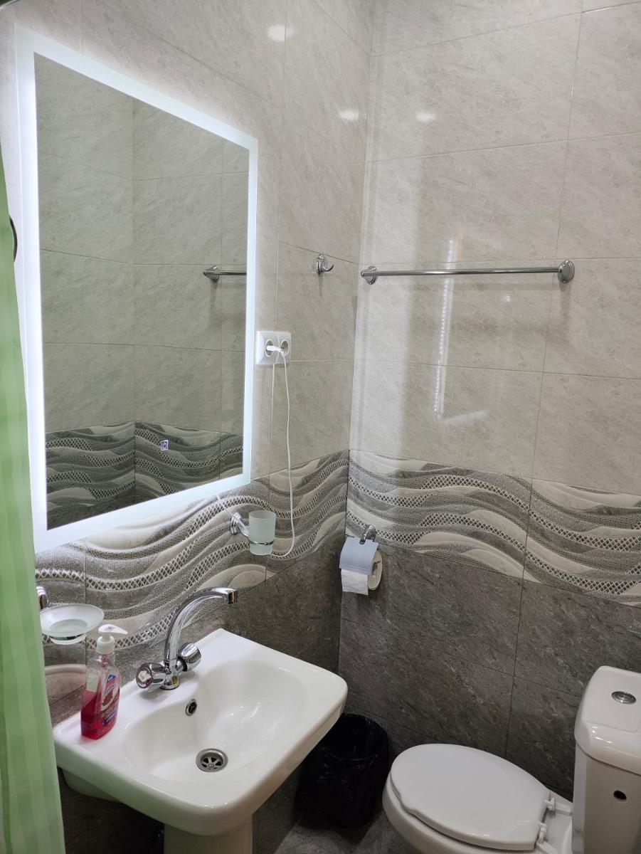 Suitetrails - APEX Rest house of 5 rooms and pool