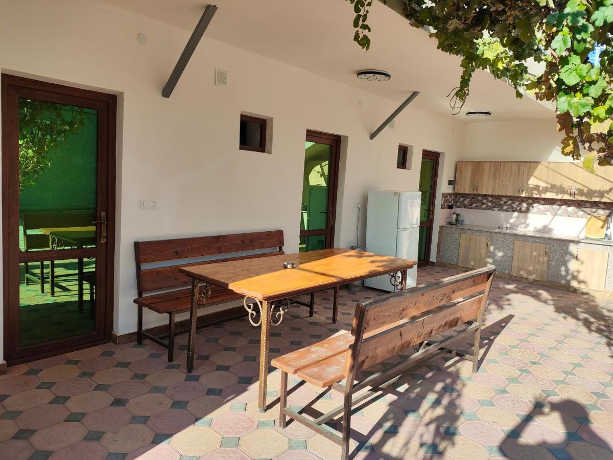 Suitetrails - APEX Rest house of 5 rooms and pool