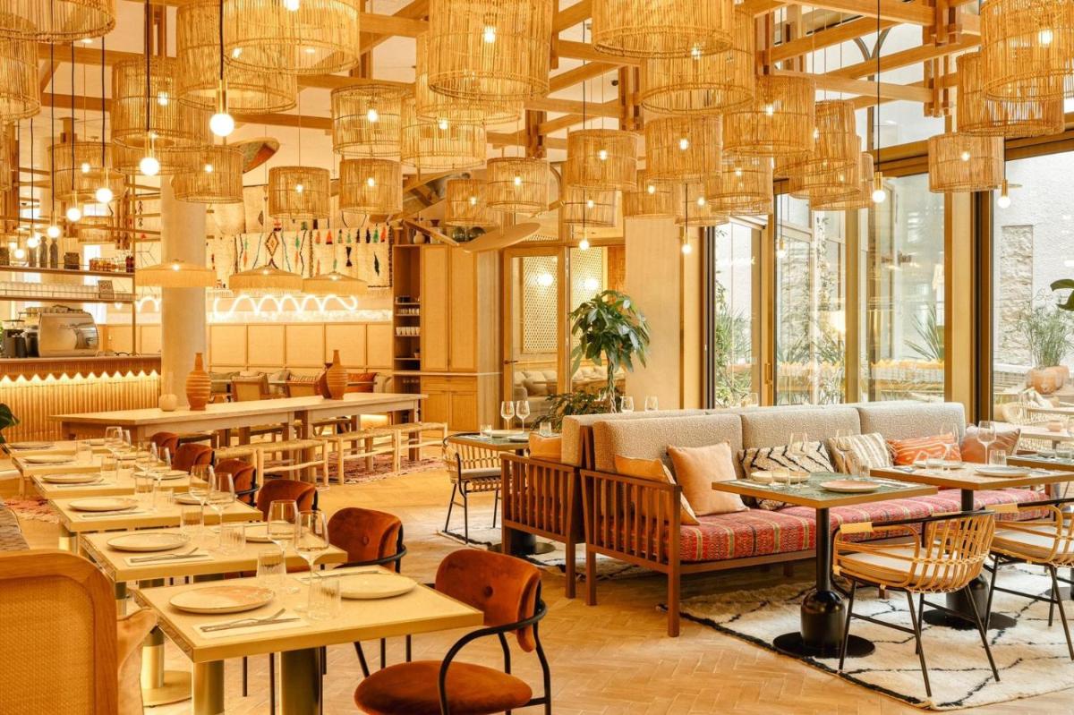 Coin salon dans l'établissement Bloom House Hôtel & SPA