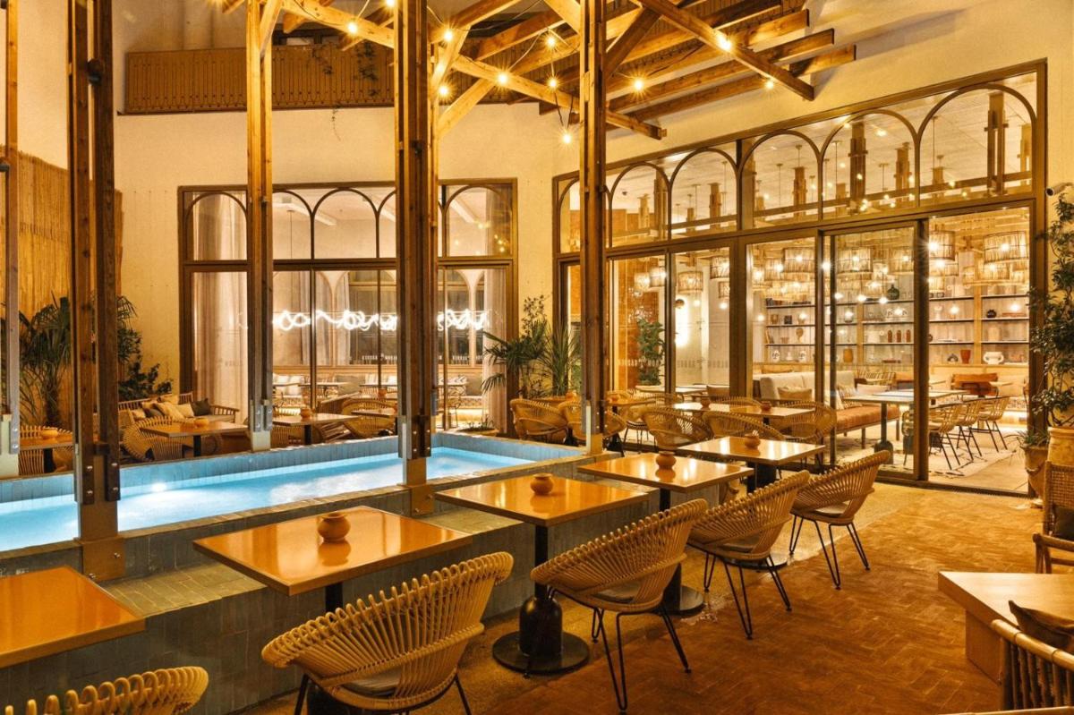 Piscine de l'établissement Bloom House Hôtel & SPA ou située à proximité