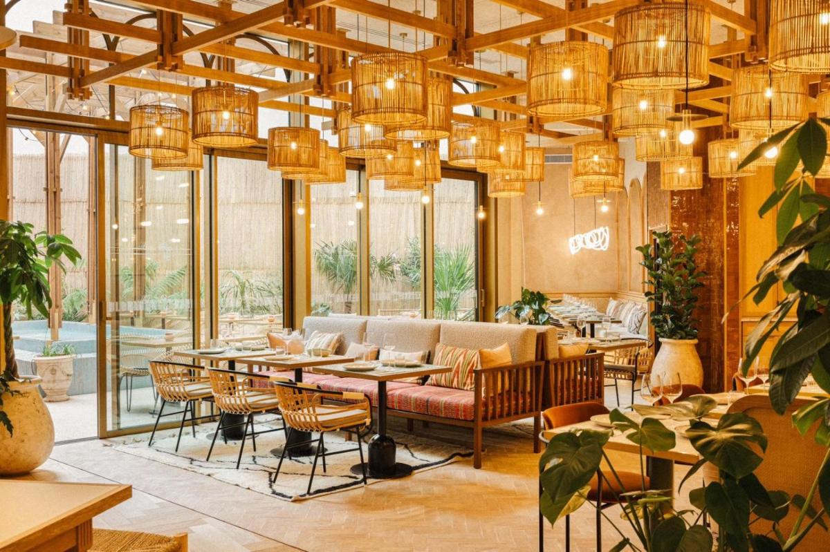 Coin salon dans l'établissement Bloom House Hôtel & SPA