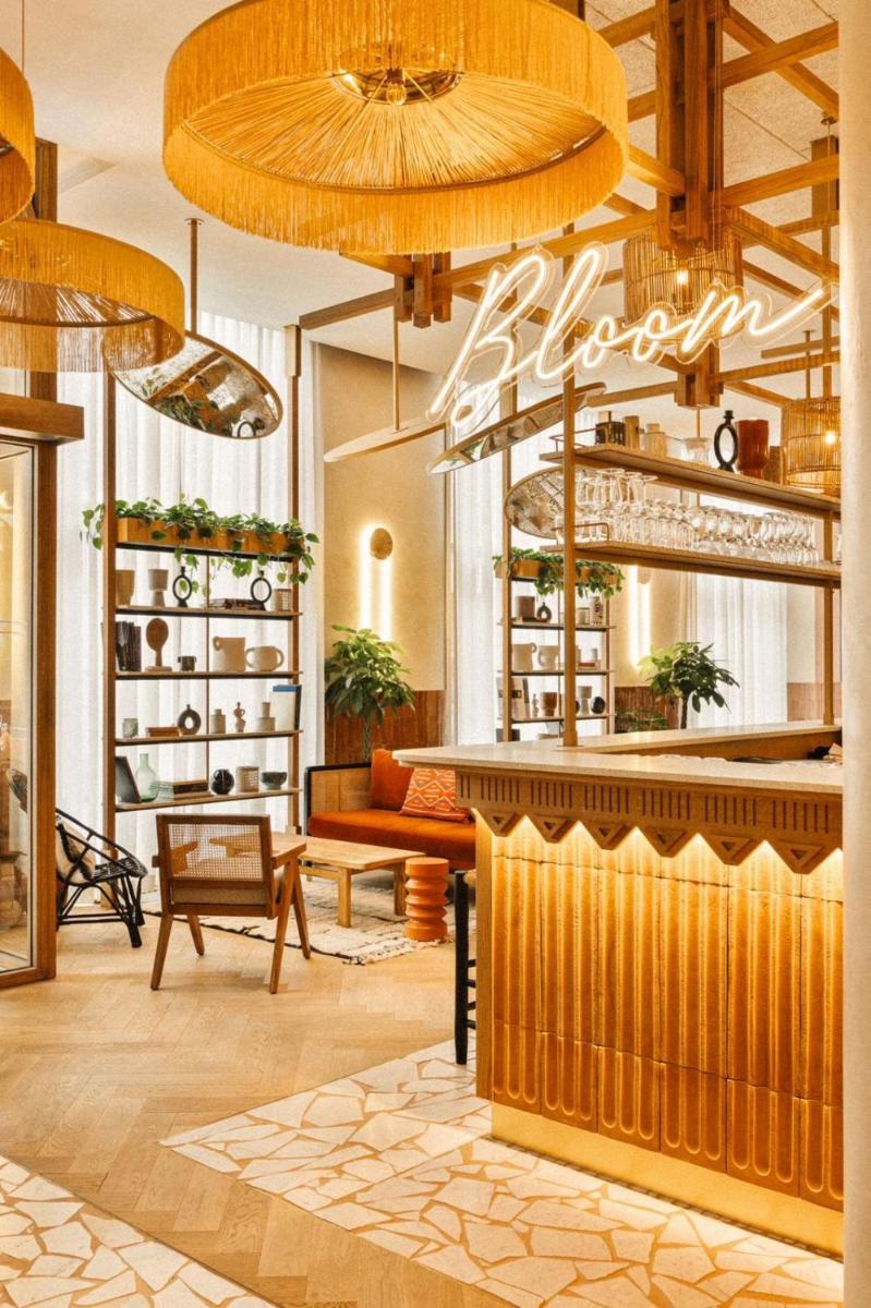 Coin salon dans l'établissement Bloom House Hôtel & SPA