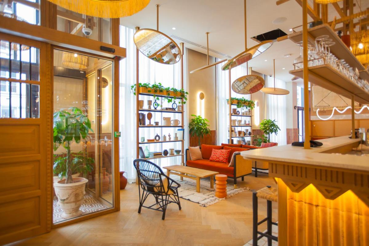 Coin salon dans l'établissement Bloom House Hôtel & SPA