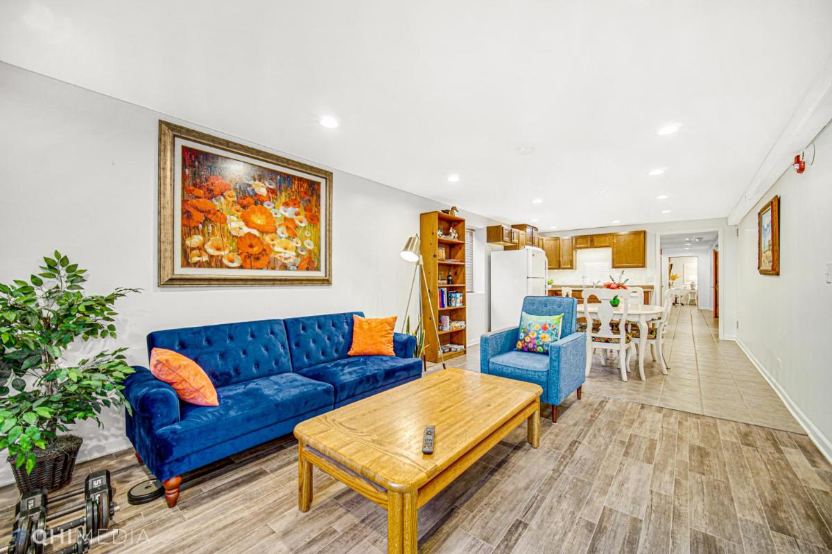 Harmony Inn, Huntley Illinois - Housity