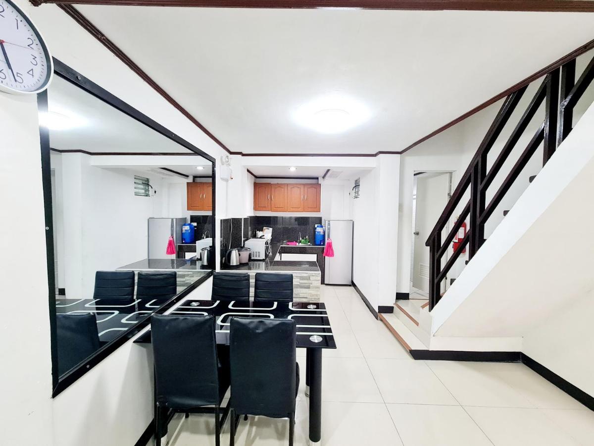 Calapan City Fully Furnished House Transient near XentroMall L39 - Housity