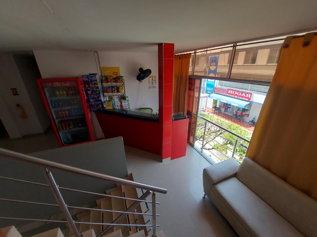 HOTEL LONDON Con Parqueadero - Housity