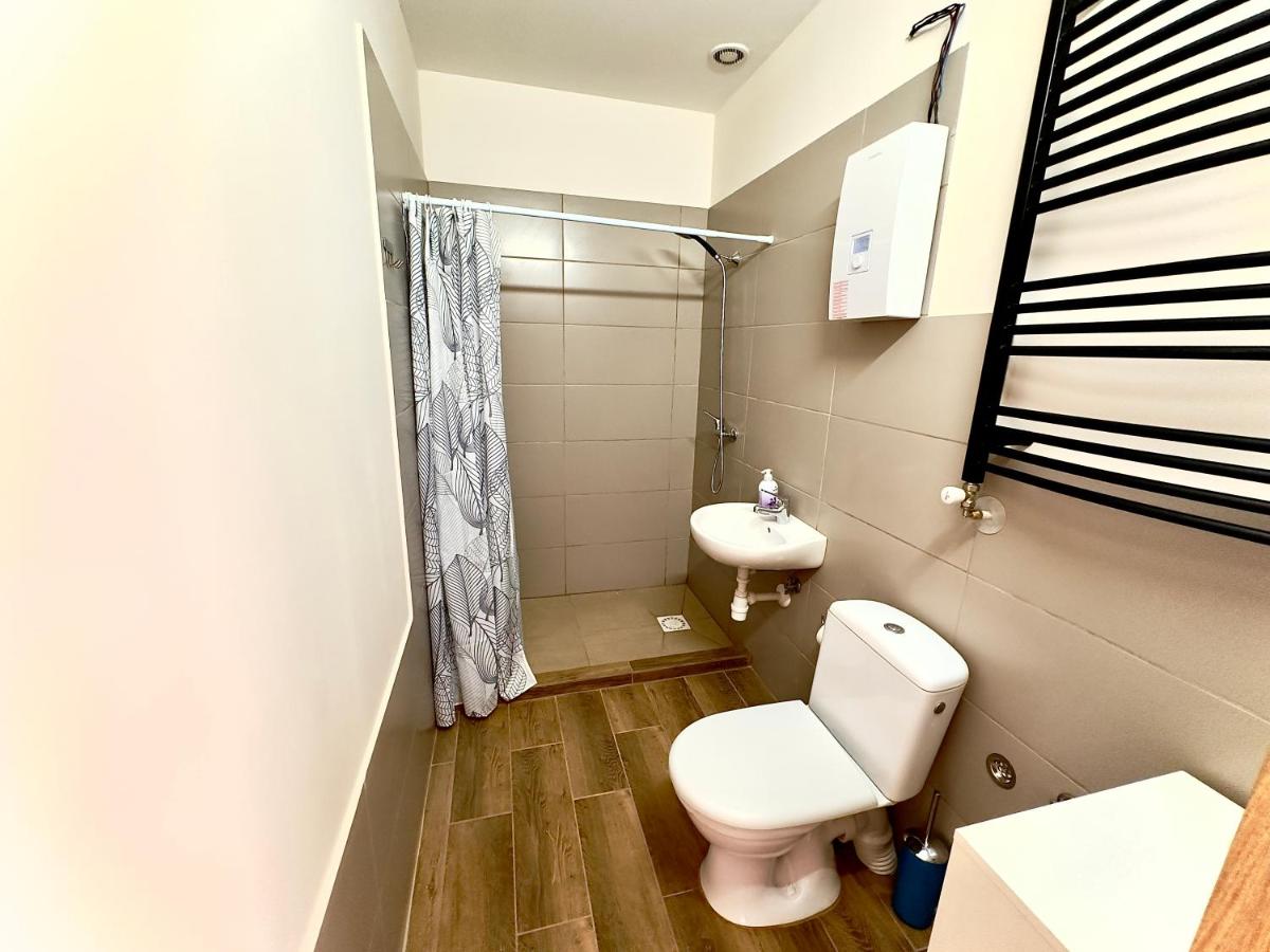 Apartament 4 osobowy obok Szpitala Brzeziny 2 pokoje Prywatna łazienka i kuchnia 32m2 - Housity