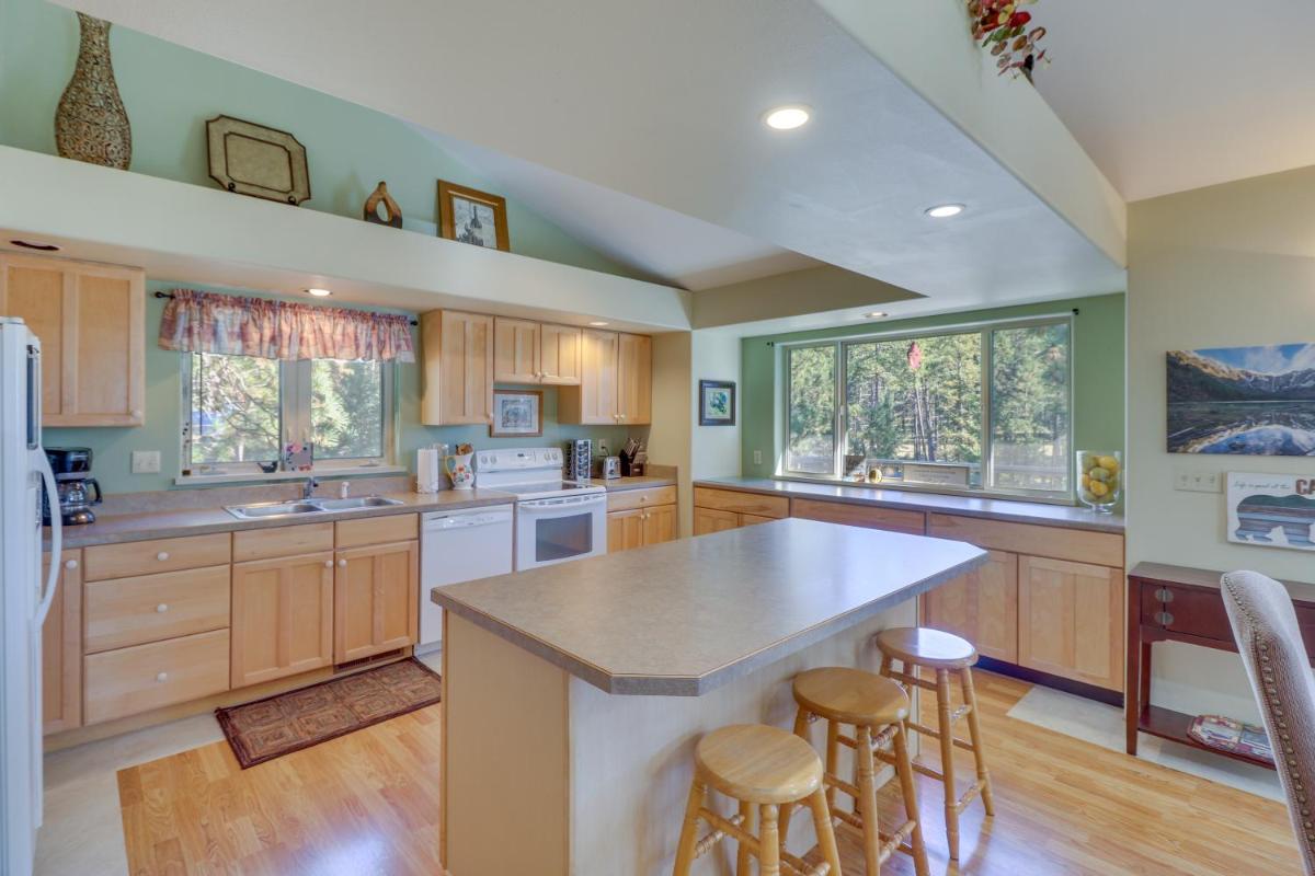 Bigfork Village Retreat - 1 Mi to Flathead Lake! - Housity