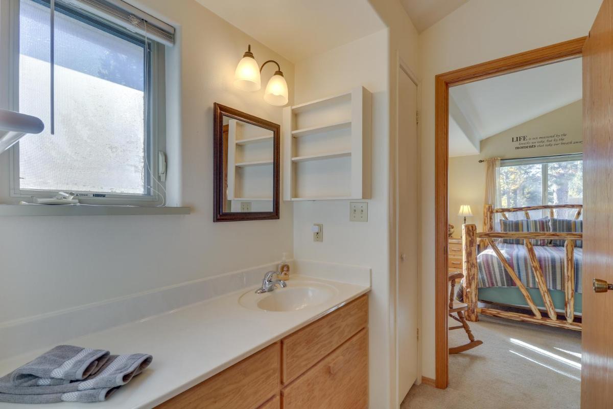 Bigfork Village Retreat - 1 Mi to Flathead Lake! - Housity