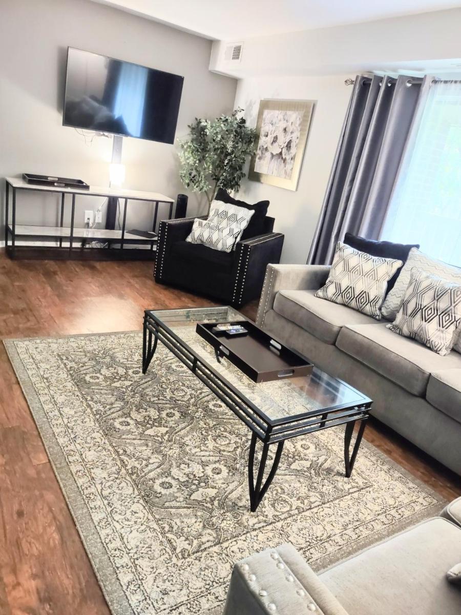 Inviting Condo in Central Raleigh - Housity