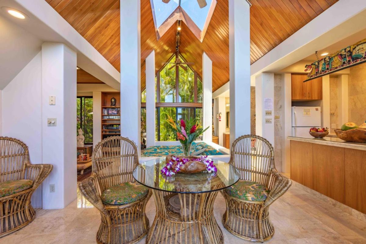 Cliff House with Ocean Views in Haiku, Maui jungle - Housity