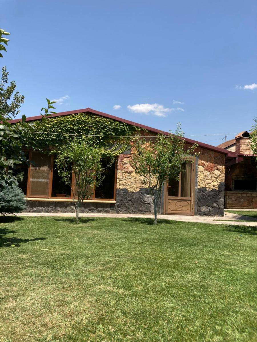 Suitetrails - Green Garden Guest House