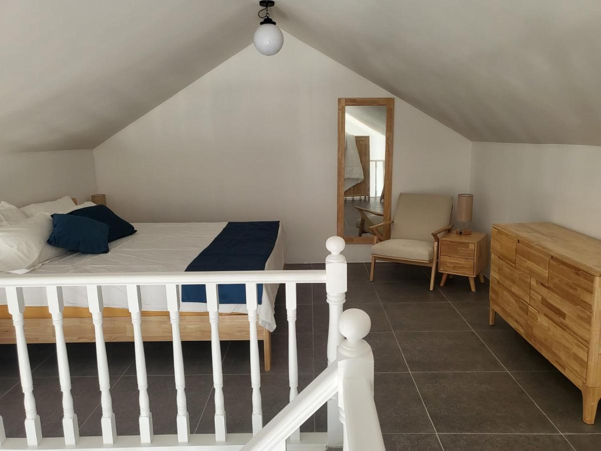 Crawlbay Suites Hotel - Housity
