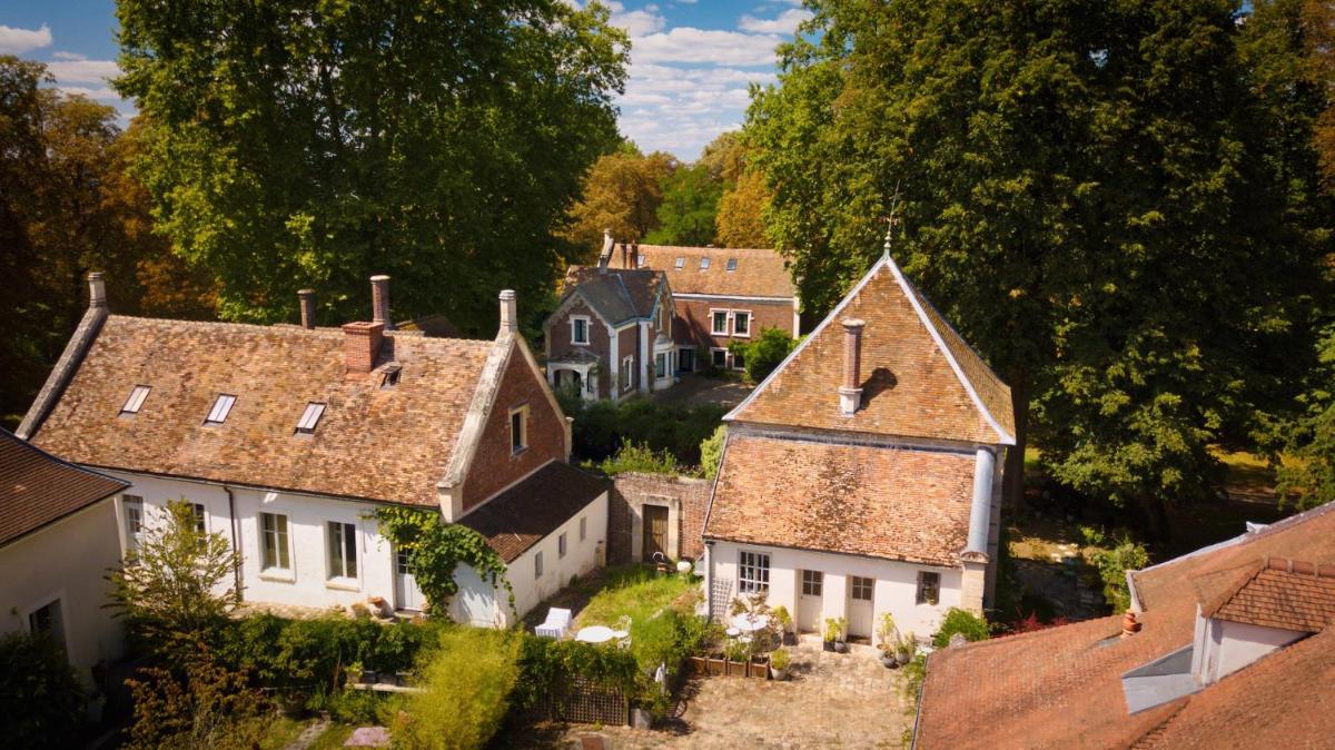 Large rooms in a wonderful property close to Paris - Housity