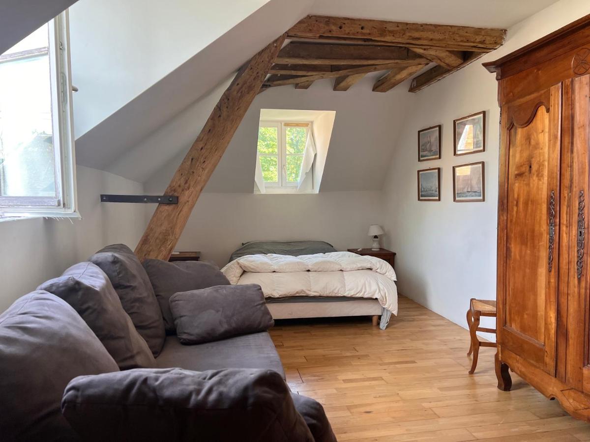 Large rooms in a wonderful property close to Paris - Housity