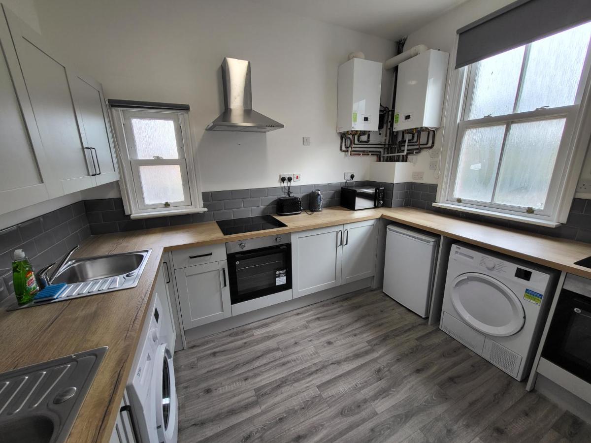 Nottingham Forest Rd, Short Stays - Housity