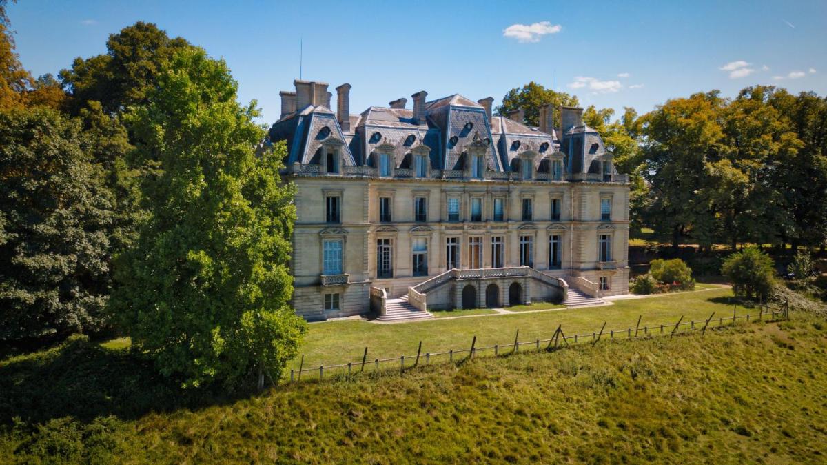 Large rooms in a wonderful property close to Paris - Housity