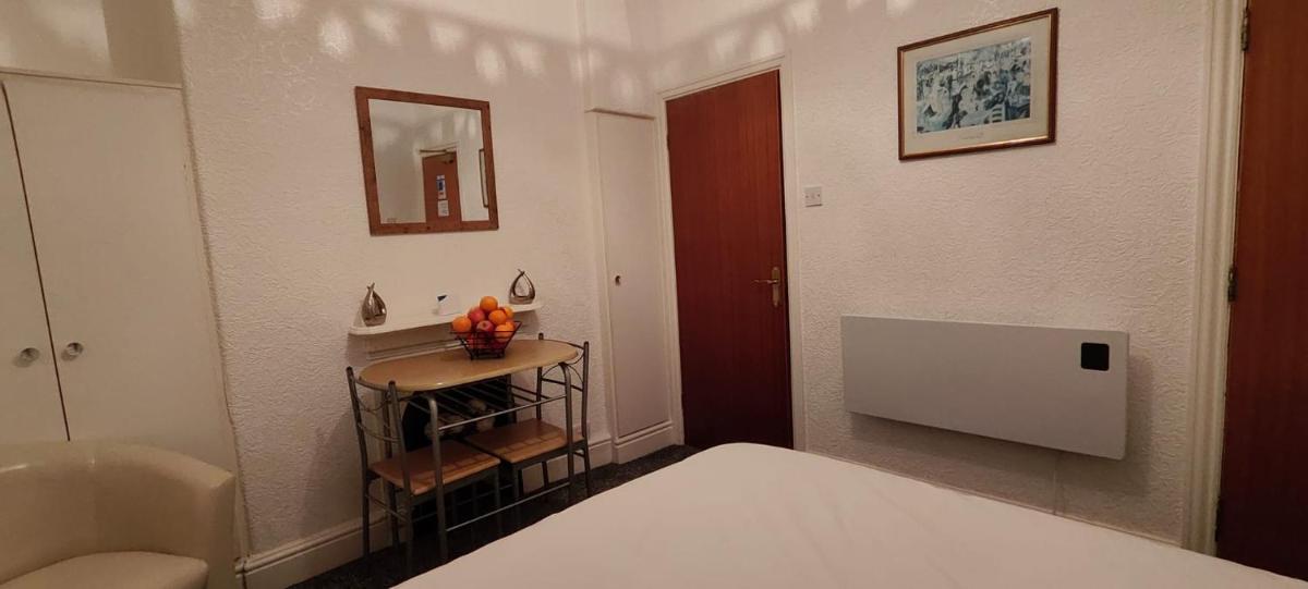 Lawnswood Apartments - Housity