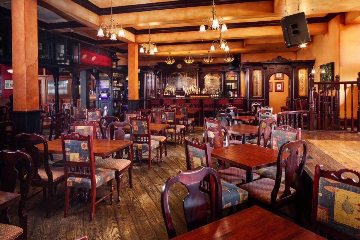 Irish Cottage Inn & Suites - Housity