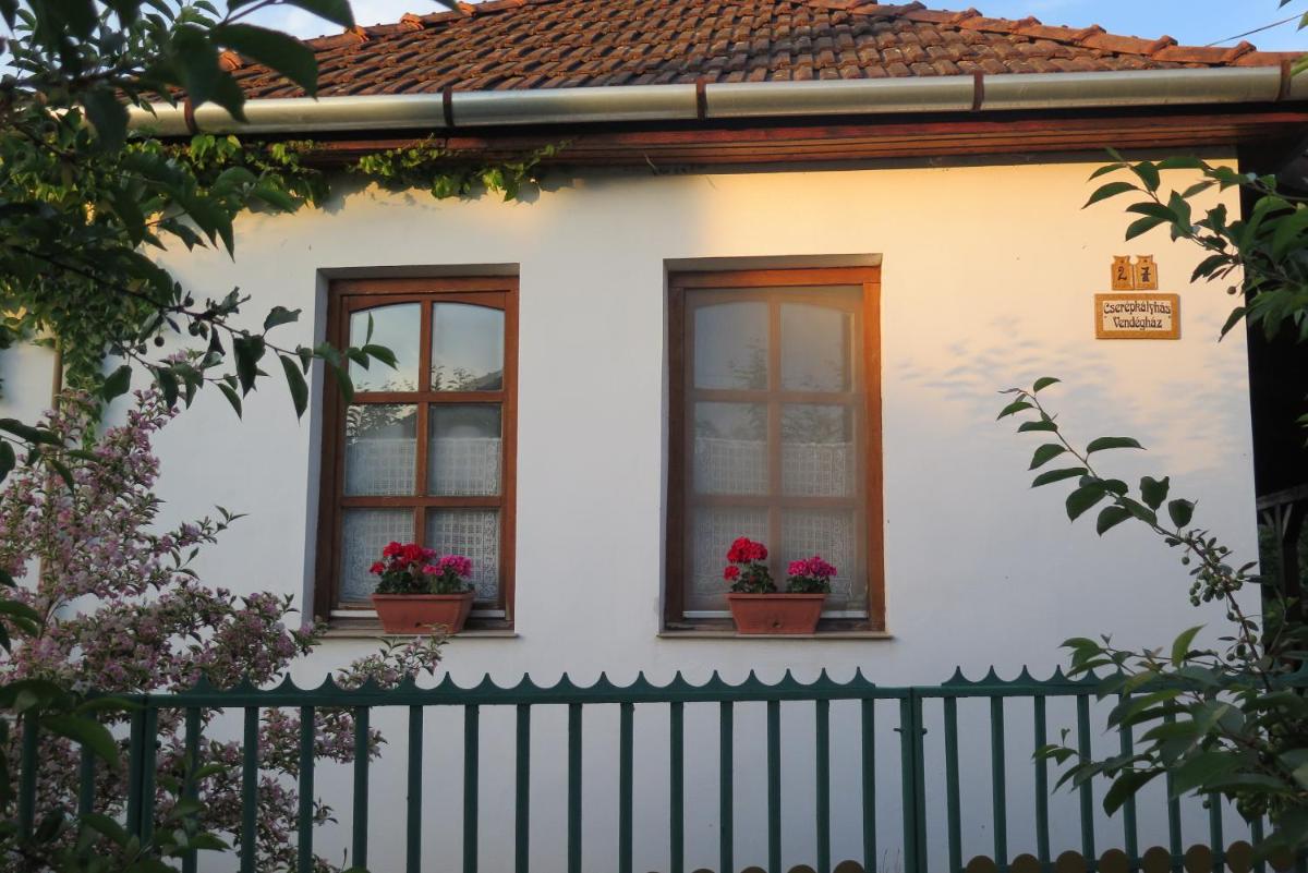 Cserépkályhás Vendégház - Housity