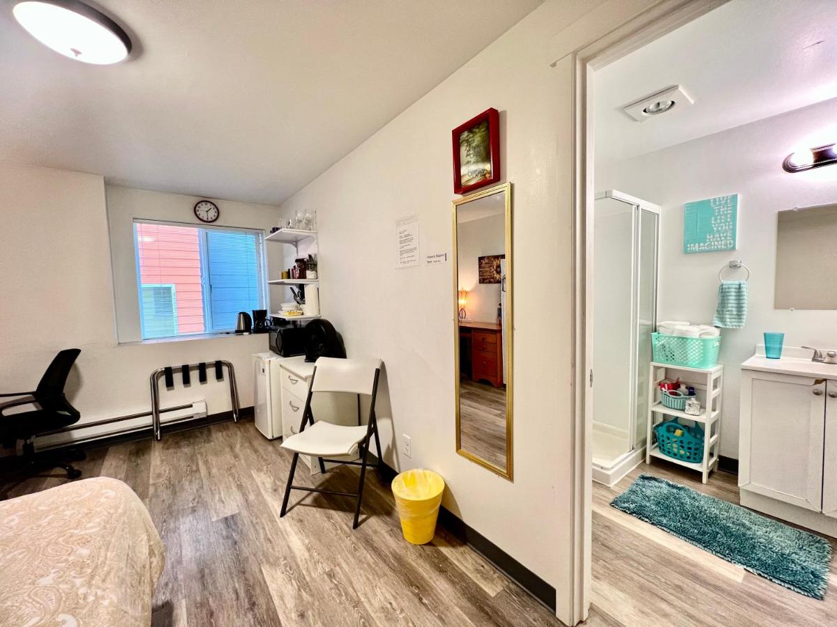 Studio Apartment 10 Minutes Walk to University of Washington - Hizvo