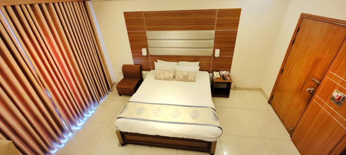 Hotel Afford Inn - Housity